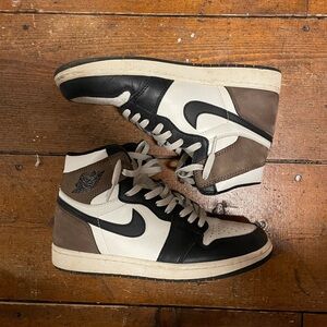 Air Jordan 1 Retro High “Dark Mocha”